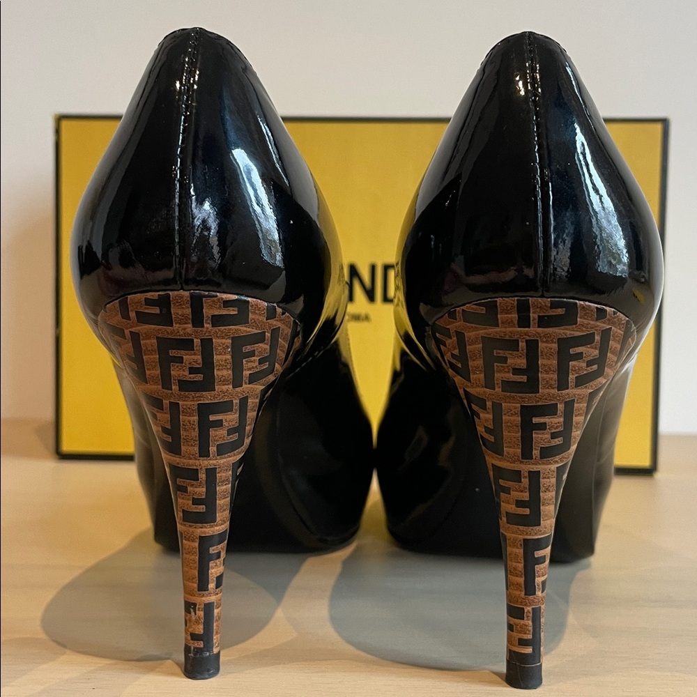 Fendi Glossy Black Heels with Logo Accent